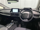 運転席まわりです。 各操作スイッチは使いやすい位置に配置されてます。