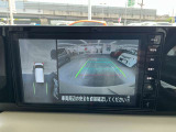 『アラウンドビューモニター』はスムーズな駐車と安全確認をサポートします。