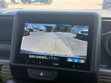 バックカメラが付いておりますので目視では確認しきれない部分を映しだしてくれるので事故防止に役立ちます。