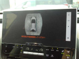 パノラミックビューモニター付きです。車両を上から見たような映像をディスプレイオーディオ画面に表示。運転席からの目視だけでは見にくい、車両周辺の状況をリアルタイムでしっかり確認できます。