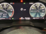 視認性に優れたメーターを採用しており、走行中でも車速や情報が分かりやすく表示されます。運転時の視線移動をむりのない範囲に抑え、快適で安心感のあるドライブをサポートします。