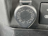 【アウトドアや車中泊に大活躍!】12V/120Wアクセサリーソケット装備!ポータブル電源の充電や車載電化製品の使用にも便利です♪