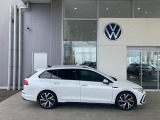 早くもGOLF VARIANT ETSI R-LINE PLATINUM EDITION 入荷しました!ボディーカラーはオリックスホワイトマザーオブパールエフェクト