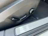 【運転席パワーシート】リクライニングからシートリフターまで、スイッチ一つで簡単にシートの微調整が可能!自分に最適なシートポジションにセットして、快適なドライブをお楽しみください。