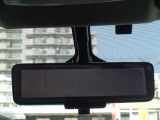 車両後方のカメラ映像を映し出し、車内の状況や、天候などに影響されずいつでもクリアな後方視界が得られるインテリジェント ル-ムミラ-。お問い合わせは03-5672-1023へ