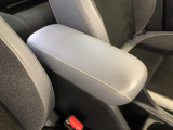 【アームレスト】運転時の疲労軽減にもなるアームレストがついています!