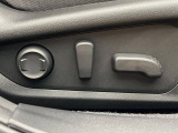 【メモリー機能付きパワーシート】ドライバーごとに設定したシート位置を記憶して、ボタン一つで切り替えできる便利な機能!運転する方が複数名いらっしゃるご家庭におすすめです♪