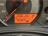 写真撮影時の走行距離です。メーカー、年式を問わず走行距離無制限、1年間の無料保証付き!安心ですね☆☆