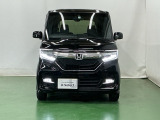 LEDヘッドライトを装備しています。LEDヘッドライトはとても明るく、雨の日や夜間走行も安全・安心です。オートライトコントロール付きで周囲の明るさに応じて自動で点灯・消灯します