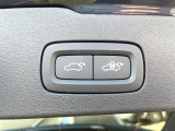【パワーバックドア】スマートキーや運転席のボタンを押すだけでリアゲートが自動で開閉します!荷物を持っている時や、高い位置にあるバックドアを閉める際に便利な機能です。