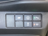 ハンドルの右側にHondaセンシング用のメインスイッチとパワーテールゲートスイッチがついています。パワーテールゲートスイッチは車内からでもテールゲートの開け閉めを電動でできます。