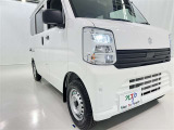 明るいライトが夜道を明るく照らしてくれます。 運転する上で、道路状況をいかに早く認識できるか重要なポイントです。 白色光が暗い道も明るく照らしてくれますよ。