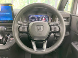 インテリアに合わせたデザインのステアリングは、運転される方のことも考え、運転しやすい形状、大きさです。是非一度、実際に触ってお確かめください。