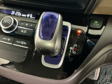 オートマチックシフトレバーは、手になじみ操作しやすい形状で安全運転にもつながります♪
