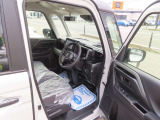 車間距離と速度を自動的にキープしてくれる【アダプティブクルーズコントロール】を装備、アクセルペダルの細かい操作が要らなくなり、長距離運転の疲労がグッと軽減されますよ!