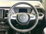 インテリアに合わせたデザインのステアリングは、運転される方のことも考え、運転しやすい形状、大きさです。是非一度、実際に触ってお確かめください。