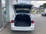 早くもGOLF VARIANT ETSI R-LINE PLATINUM EDITION 入荷しました!ボディーカラーはオリックスホワイトマザーオブパールエフェクト