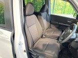 運転席シート廻りは使用感も少なく、良好な状態となっています。前オーナー様が丁寧に使っていたことがよくわかりますね。