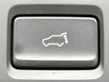 【パワーバックドア】スマートキーや運転席のボタンを押すだけでリアゲートが自動で開閉します!荷物を持っている時や、高い位置にあるバックドアを閉める際に便利な機能です♪