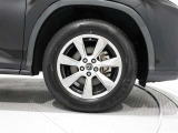 タイヤサイズは(235/65R18)で純正アルミホイールです。
