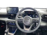 運転席まわりです。 各操作スイッチは使いやすい位置に配置されてます。