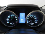 【スピードメーター】車速やエンジン回転数などが一目でわかる見やすいメーター搭載