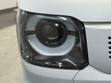 LEDヘッドライトは、点灯の瞬間から最大光量を発揮し、突然暗くなるトンネルなどでの安定感を高めます。