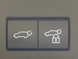 【パワーバックドア】スマートキーや運転席のボタンを押すだけでリアゲートが自動で開閉します!荷物を持っている時や、高い位置にあるバックドアを閉める際に便利な機能です♪