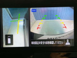 【アラウンドビューモニター】周囲を見渡せる映像で、スムースな駐車をサポートします