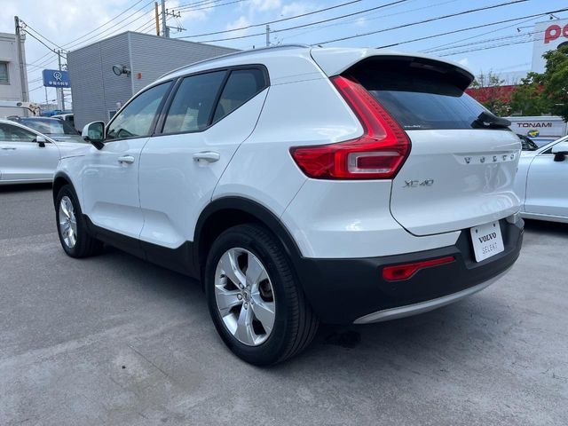 ボルボ XC40 T4 モメンタム の中古車詳細 (26,620km, アイスホワイト