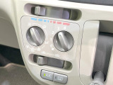 寒い冬も暑い夏も全席に快適な空調を届けてくれる、ダイヤル式エアコンを装備♪
