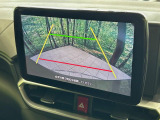 【バックカメラ】駐車時に後方がリアルタイム映像で確認できます。大型商業施設や立体駐車場での駐車時や、夜間のバック時に大活躍!運転スキルに関わらず、今や必須となった装備のひとつです!