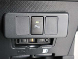 《ETC車載器》高速を利用するには便利な必需品です。ETCカードを挿入するだけでゲートもノンストップで通過できます。