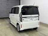 Honda SENSING装着車です。衝突を予測してブレーキをかけたり、前のクルマにちょうどいい距離で走行できる多彩な安心・快適機能を搭載した支援システムがドライバーをサポート。