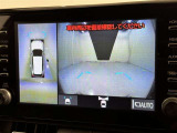パノラミックビューモニターを装備。駐車場や交差点でクルマを真上から見るように周囲を確認できます。機能の詳細は販売店スタッフまでおたずねください。