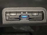 ハンドルの左下にETCがついています。高速道路の料金所の通過も楽々です。 カードの取り出しもしやすい場所についています。