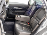 後席もVIP装備!後席センターコンソールの画像です!こちらのお車には、後席にもパワーシートが装備されています!更にオーディオなども後席から操作出来るなど豪華!ゲストに喜んで頂ける装備ですね!