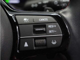 ◆アダプティブクルーズコントロール◆予め設定した車速内でクルマが自動的に加減速。前走車との適切な車間距離を維持しながら追従走行します。【LKAS】車線維持支援システムでステアリング操作を支援。