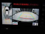 パノラミックビューモニター付きです。車両を上から見たような映像をディスプレイオーディオ画面に表示。運転席からの目視だけでは見にくい、車両周辺の状況をリアルタイムでしっかり確認できます。