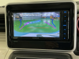 ガイドライン付きバックモニターで車庫入れも安心。知らない道でも安心して楽しくお出かけができます