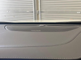 【harman kardon】ハーマンカードンのHi-Fiスペシャリストと共に、モデル別に開発・設計された専用チューニングが臨場感溢れる音響空間を実現しています。