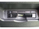 ゲート通過もスムーズなボイスタイプのETC2.0搭載です。今やマストアイテムですね。納車前には使用できるようにセットアップをさせていただきます。ETCカードの取扱もしておりますのでご相談くださいね。