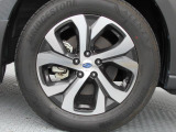 純正18インチアルミホイール。 タイヤサイズは225/60R18