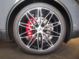 フロント:9.0 J x 22 ET 29 + 255/40 R22