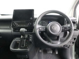 ハンドル周りです。運転している間、長く触れているものだから手に馴染むハンドルがいいですよね♪握ると欲しくなっちゃいますよ。