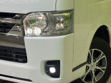 【LEDヘッドライト】悪天候や夜間走行時も良好な視界を確保し安心して運転できる高輝度LEDヘッドライトを装備!点灯速度が早く、消費電力も抑えられています。