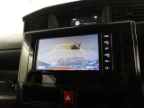 バックガイドモニターで、後方を確認しながら安心して駐車することができます。運転初心者も熟練者も必須の機能ですよ!