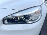 ●LEDヘッドライト:夜間走行時も良好な視界を確保し安心して運転できる高輝度LEDヘッドライトを装備!点灯速度が早く、消費電力も抑えられています。