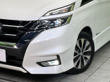 【LEDヘッドライト】悪天候や夜間走行時も良好な視界を確保し安心して運転できる高輝度LEDヘッドライトを装備!点灯速度が早く、消費電力も抑えられています。