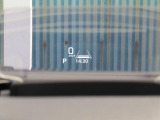 ヘッドアップディスプレイ ドライバーの視線上に車速などを表示 体格に合わせ表示位置が調整できます